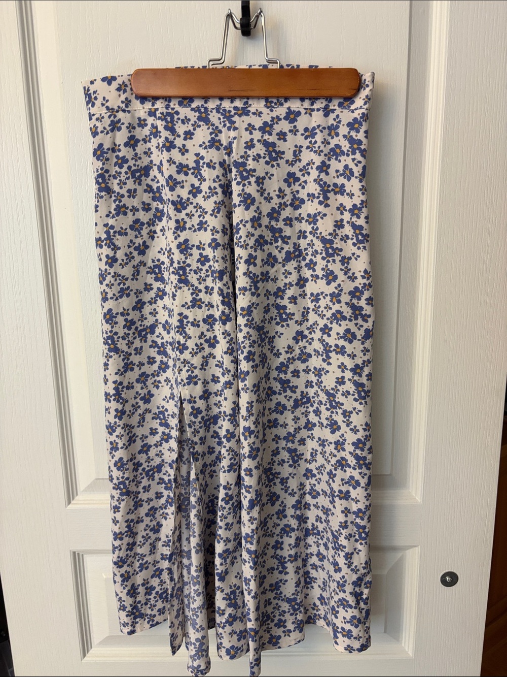 SHEIN White Midi Skirt with Blue Floral Print